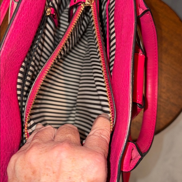 Kate Spade Satchel Crossbody bag
Leather Bright Pink/ bow front in patent EUC - Picture 16 of 17